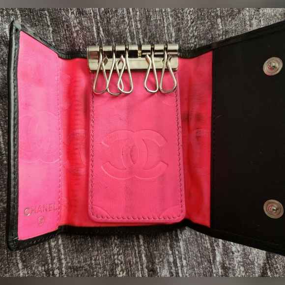 2 PIECES of CHANEL Cambon Signature Long Leather Wallet and Key Holder - Picture 6 of 8